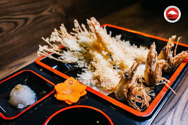 Món tôm hùm chiên giòn ngon đầy hấp dẫn