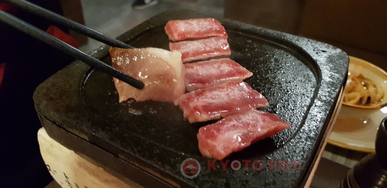 Bò nướng đá