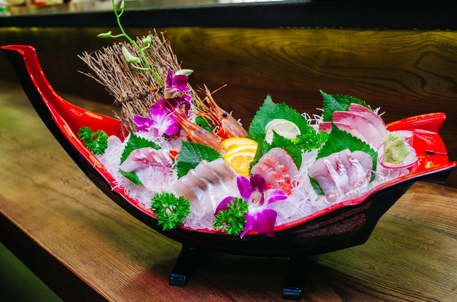 Hải sản tươi ngon làm nên Sashimi trứ danh của đất nước Nhật Bản